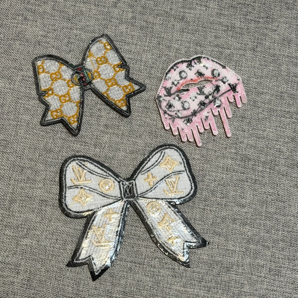3 iron on patches - Picture 2 of 2